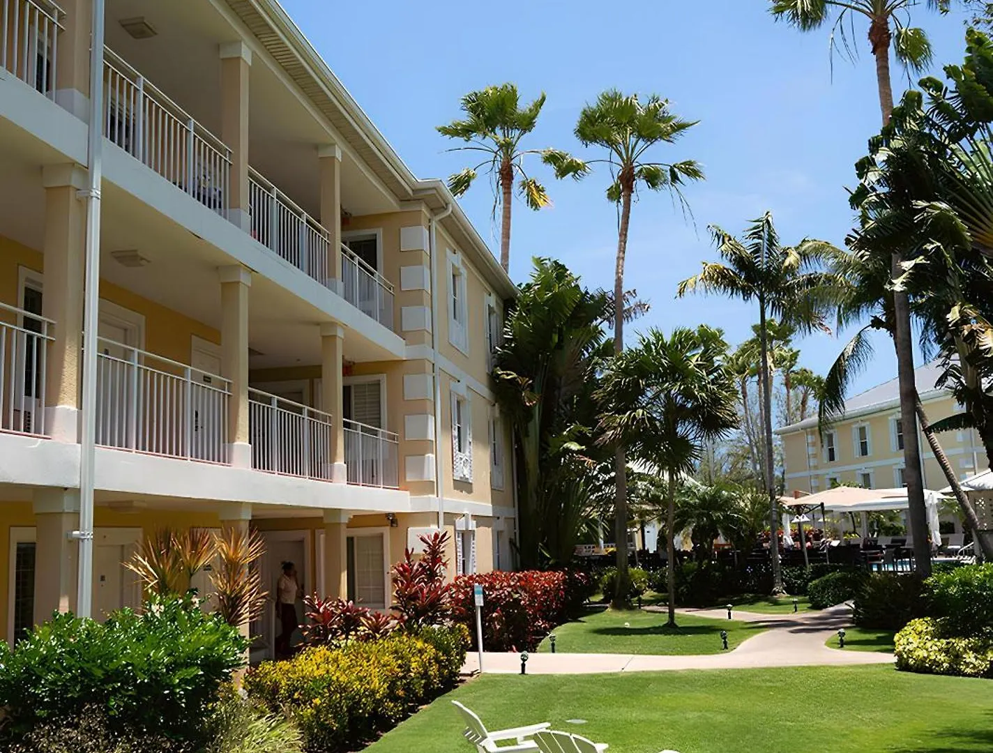 Sunshine Suites Resort West Bay