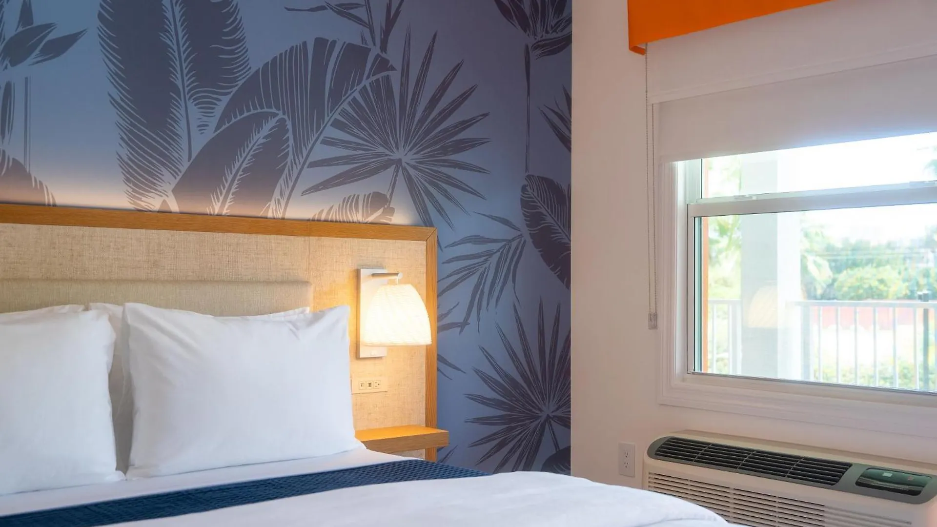 Sunshine Suites Resort West Bay Hotel