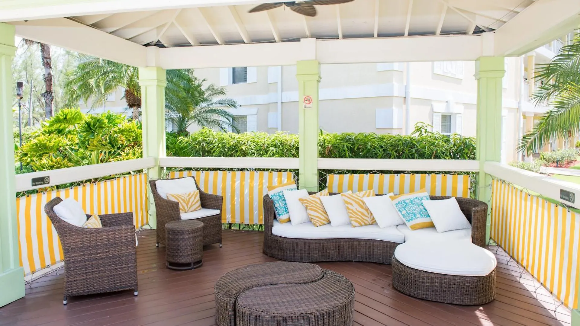 Sunshine Suites Resort West Bay