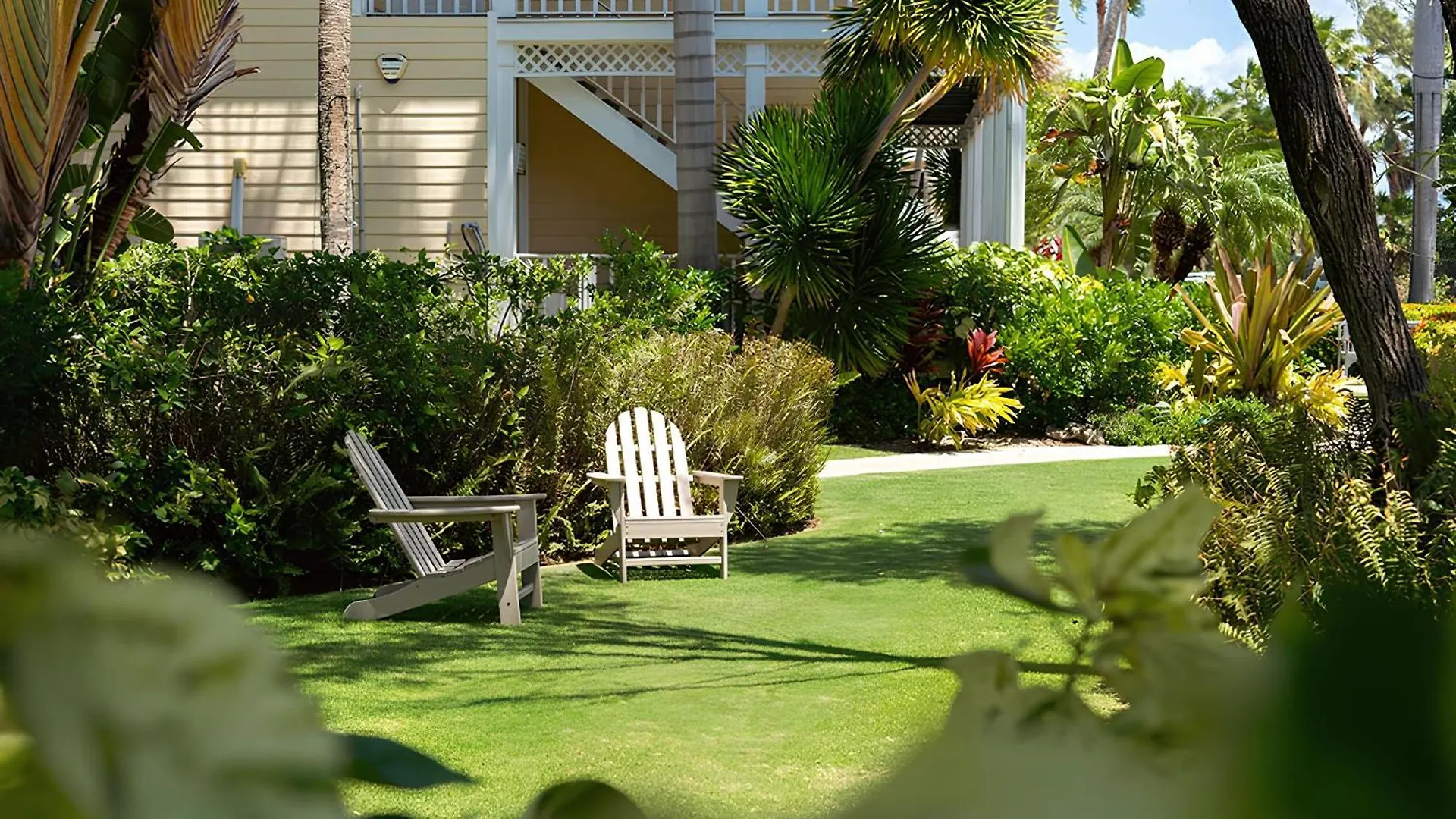 Sunshine Suites Resort West Bay Hotel