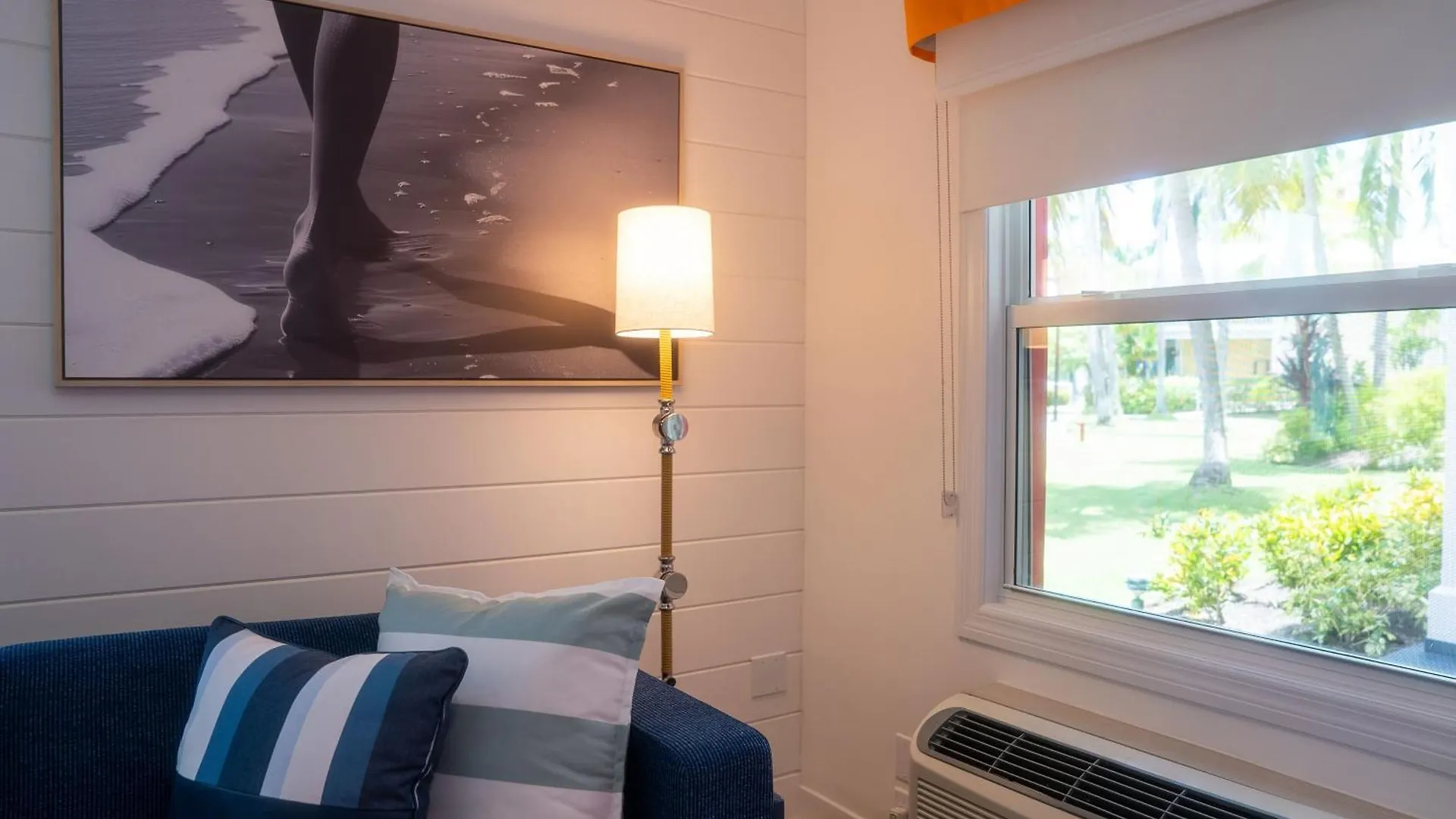 Sunshine Suites Resort West Bay