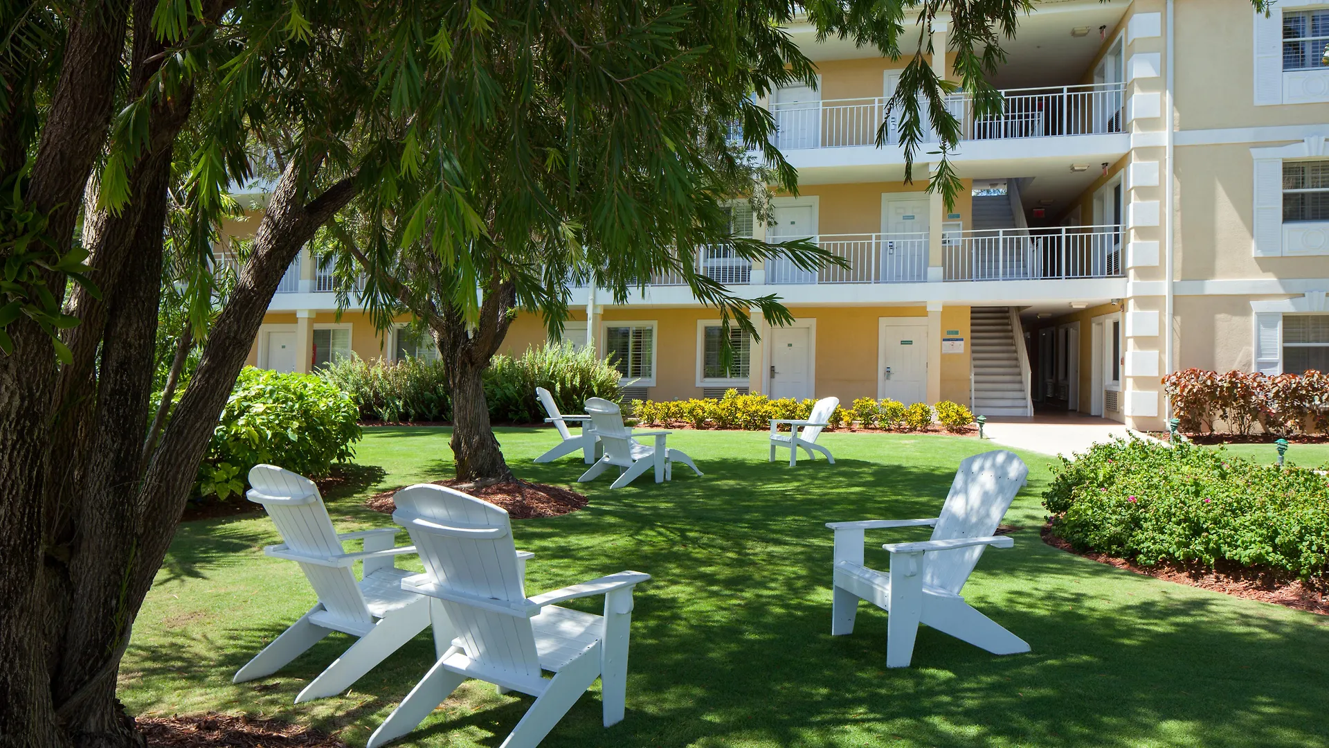 Sunshine Suites Resort West Bay 4*,  Cayman Islands