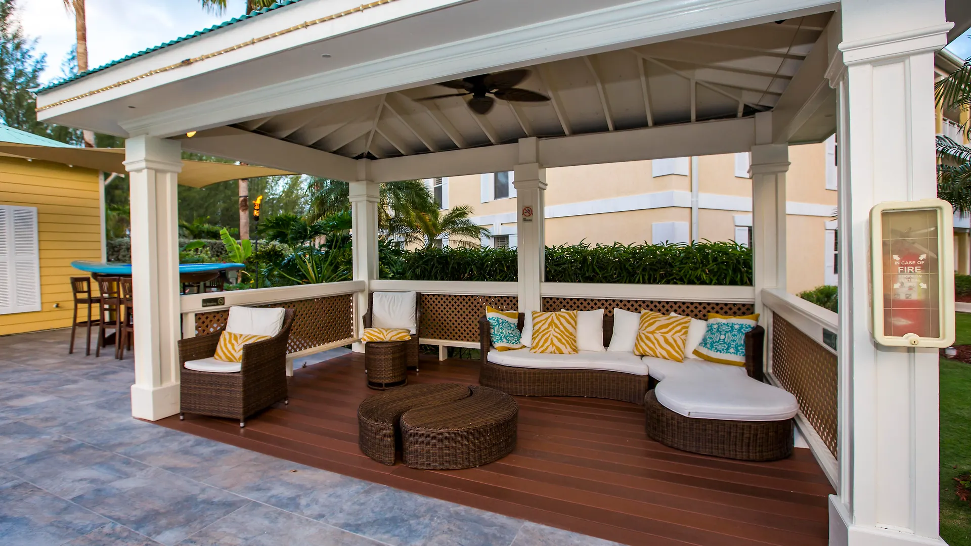 Sunshine Suites Resort West Bay 4*,  Cayman Islands