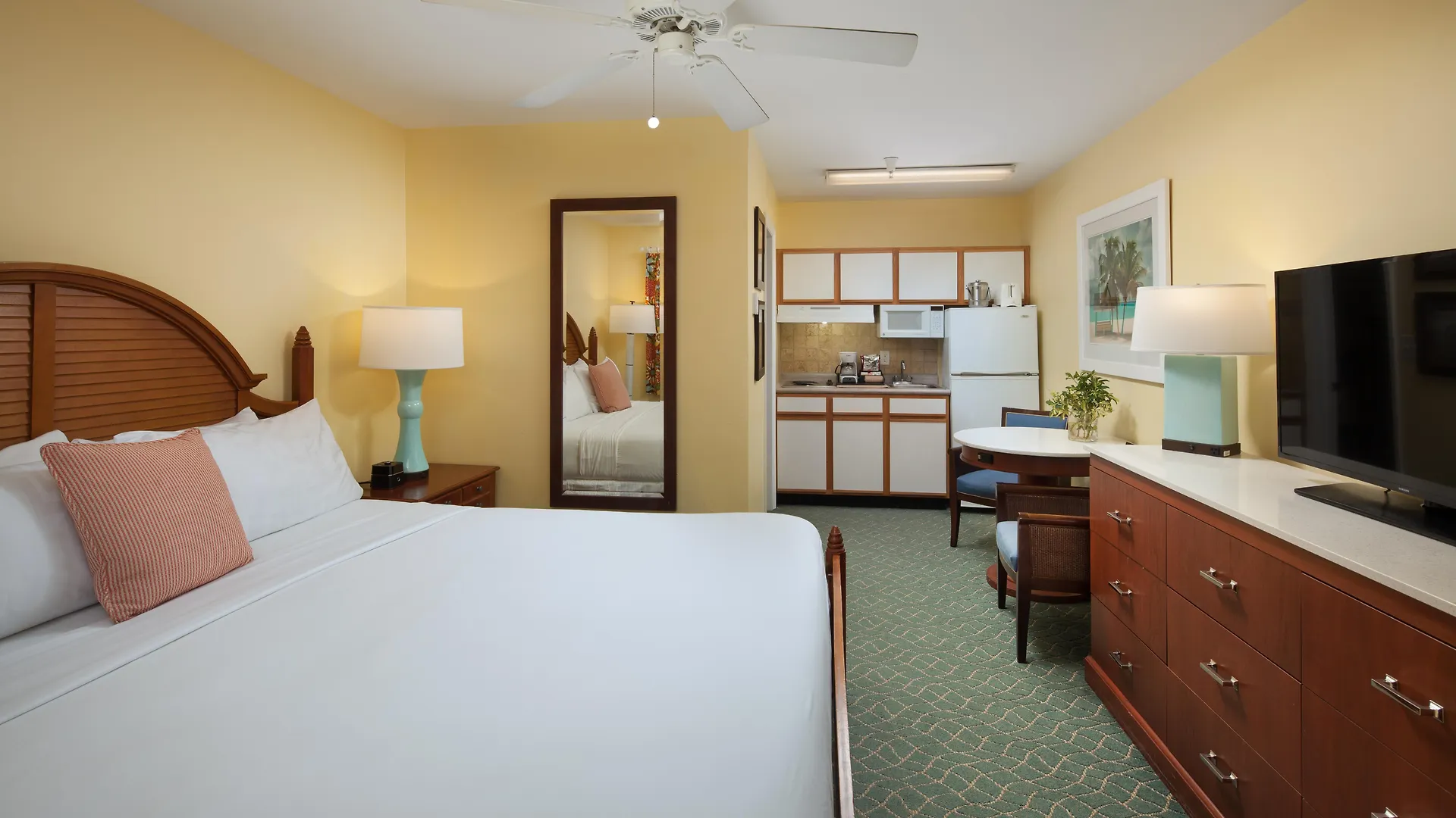 Sunshine Suites Resort West Bay Hotel