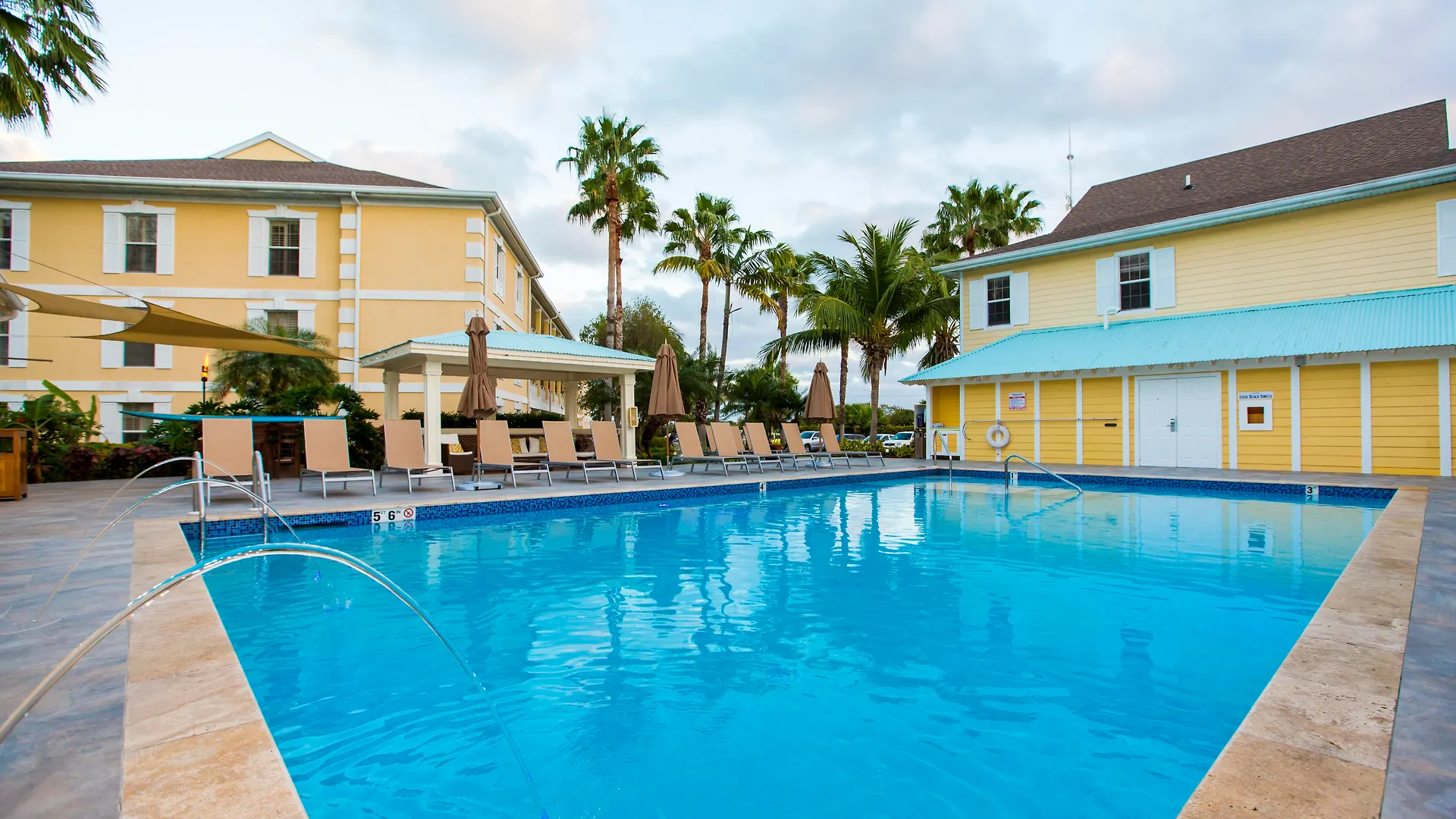Sunshine Suites Resort West Bay Hotel