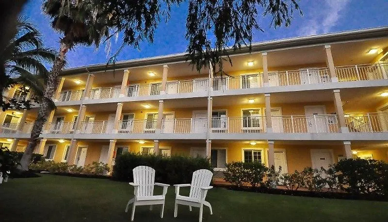 Sunshine Suites Resort West Bay