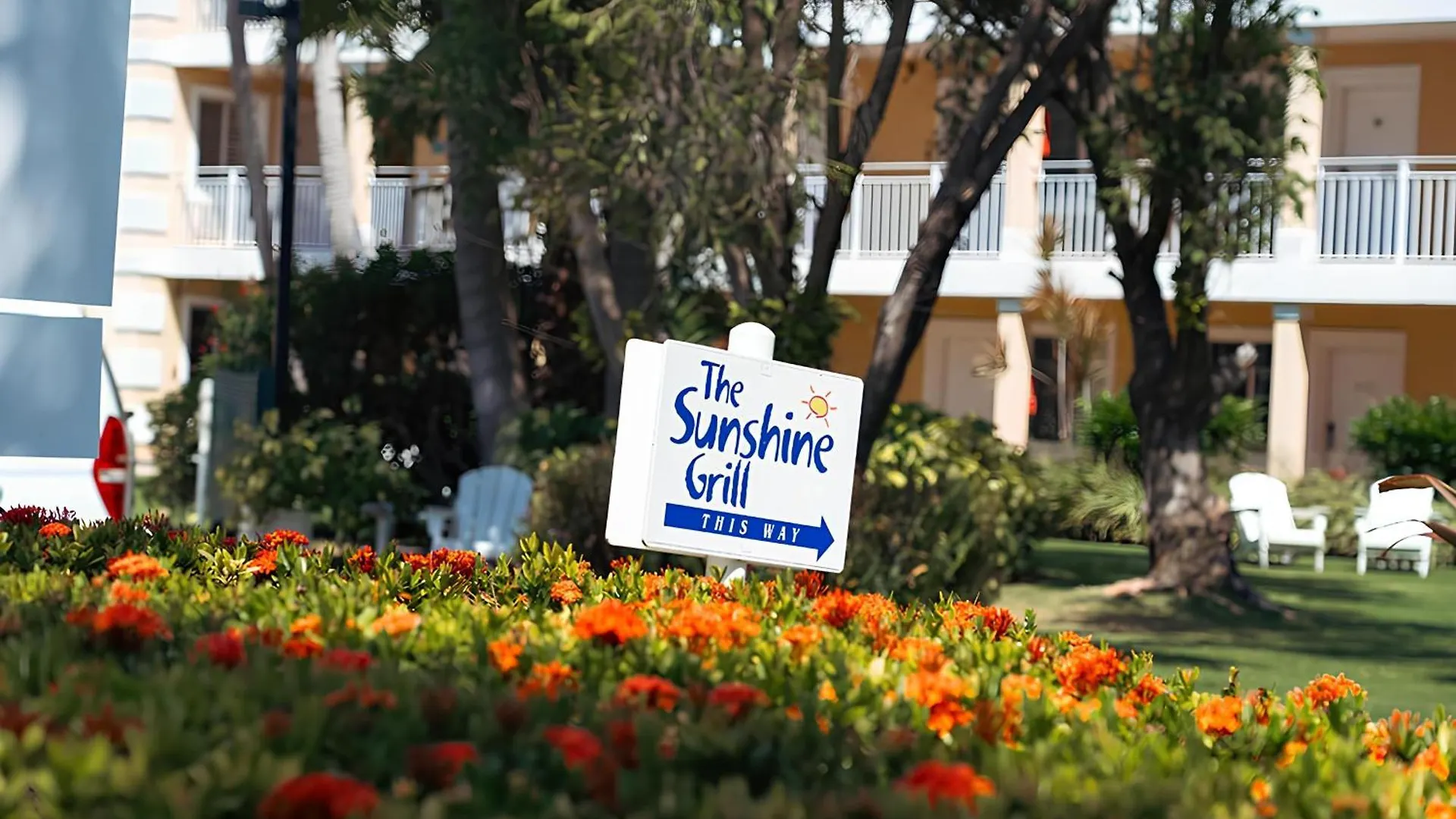 Sunshine Suites Resort West Bay