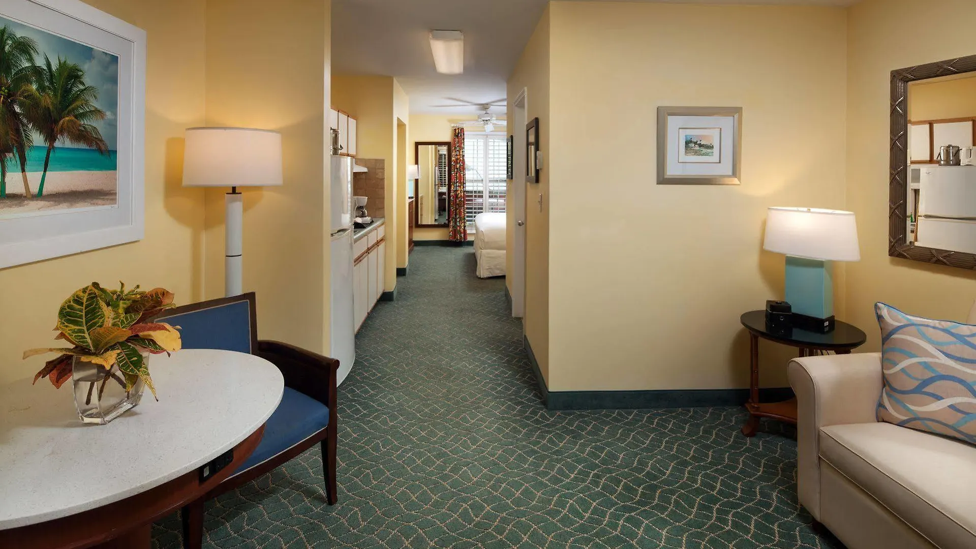 Sunshine Suites Resort West Bay